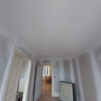 Pose de cloisons en plaques de plâtre pour réaménagement intérieur – travaux de rénovation à Etupes